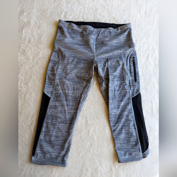 Lululemon capris - Picture 1 of 5